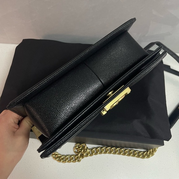 Elegant Black Quilted Crossbody Bag with Gold Hardware - Picture 6 of 10